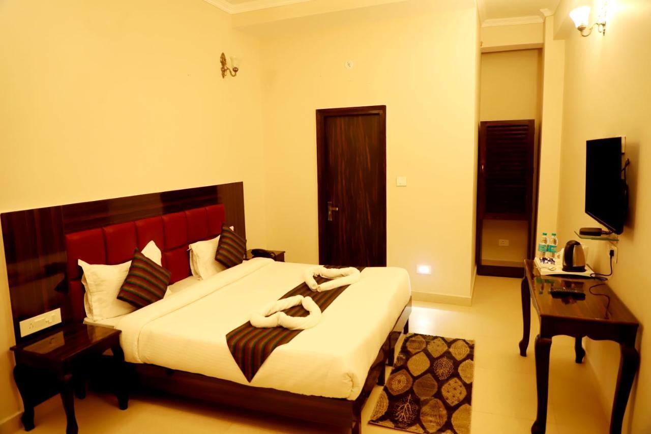 Rishikesh Grand Hotel Ngoại thất bức ảnh