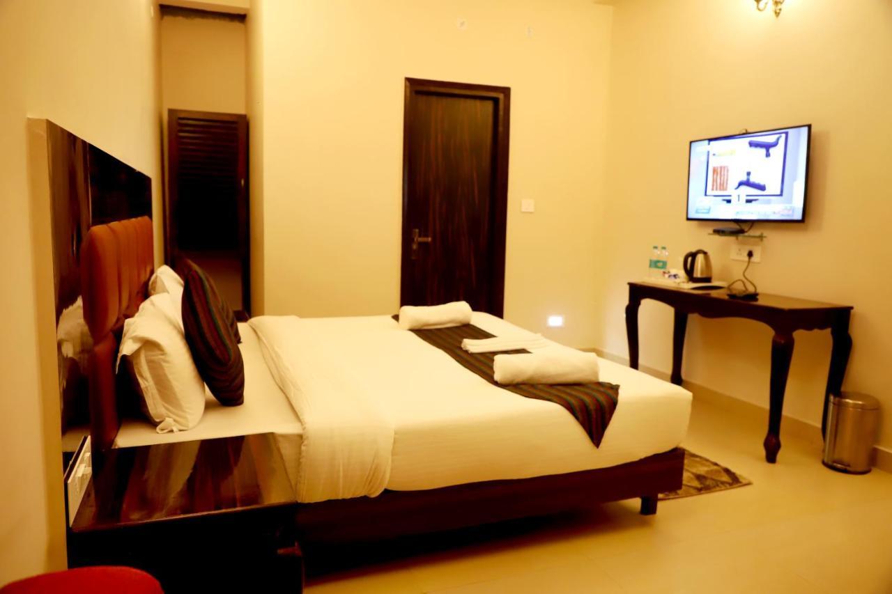 Rishikesh Grand Hotel Ngoại thất bức ảnh